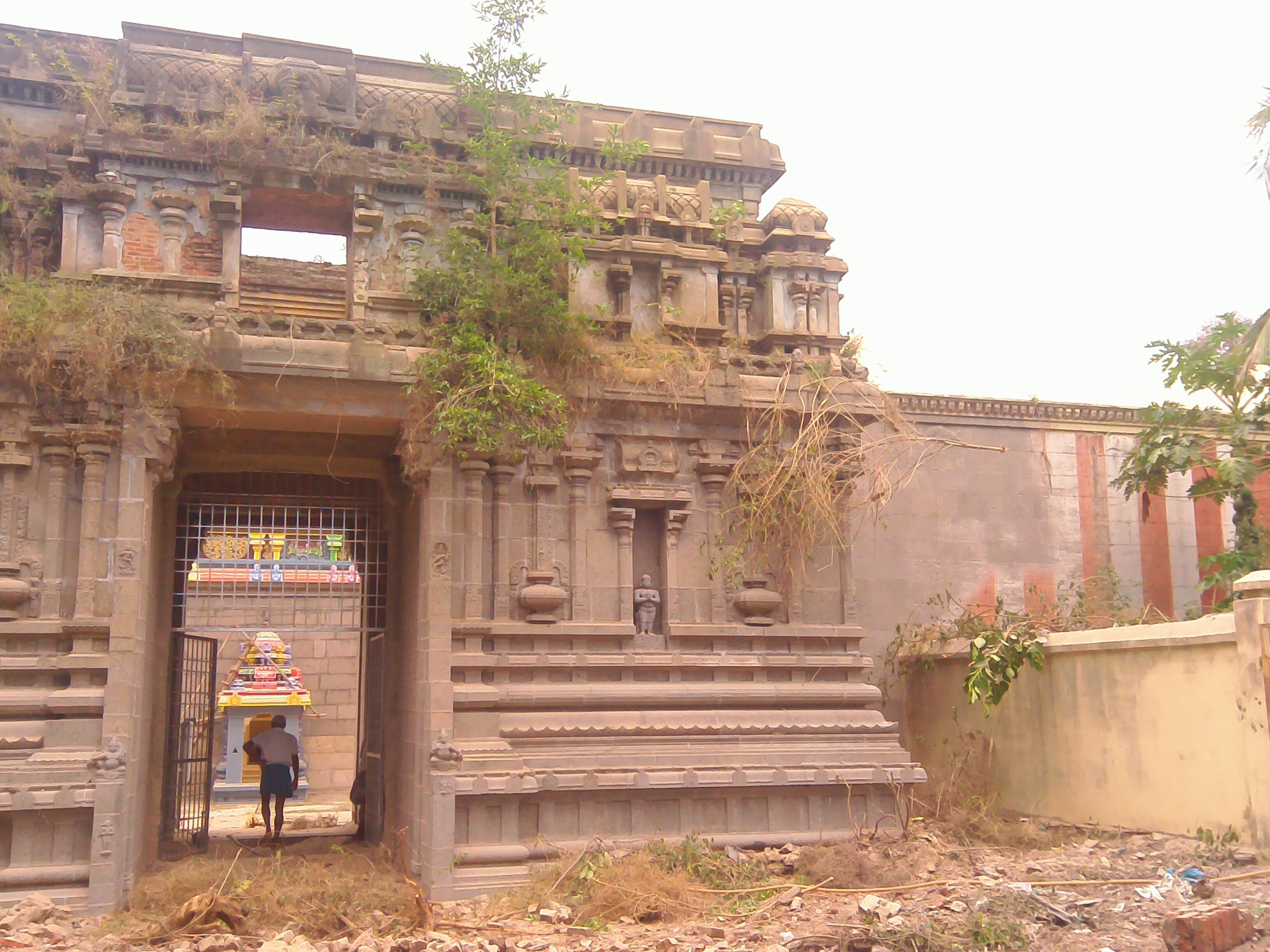Temple gopuram restoration